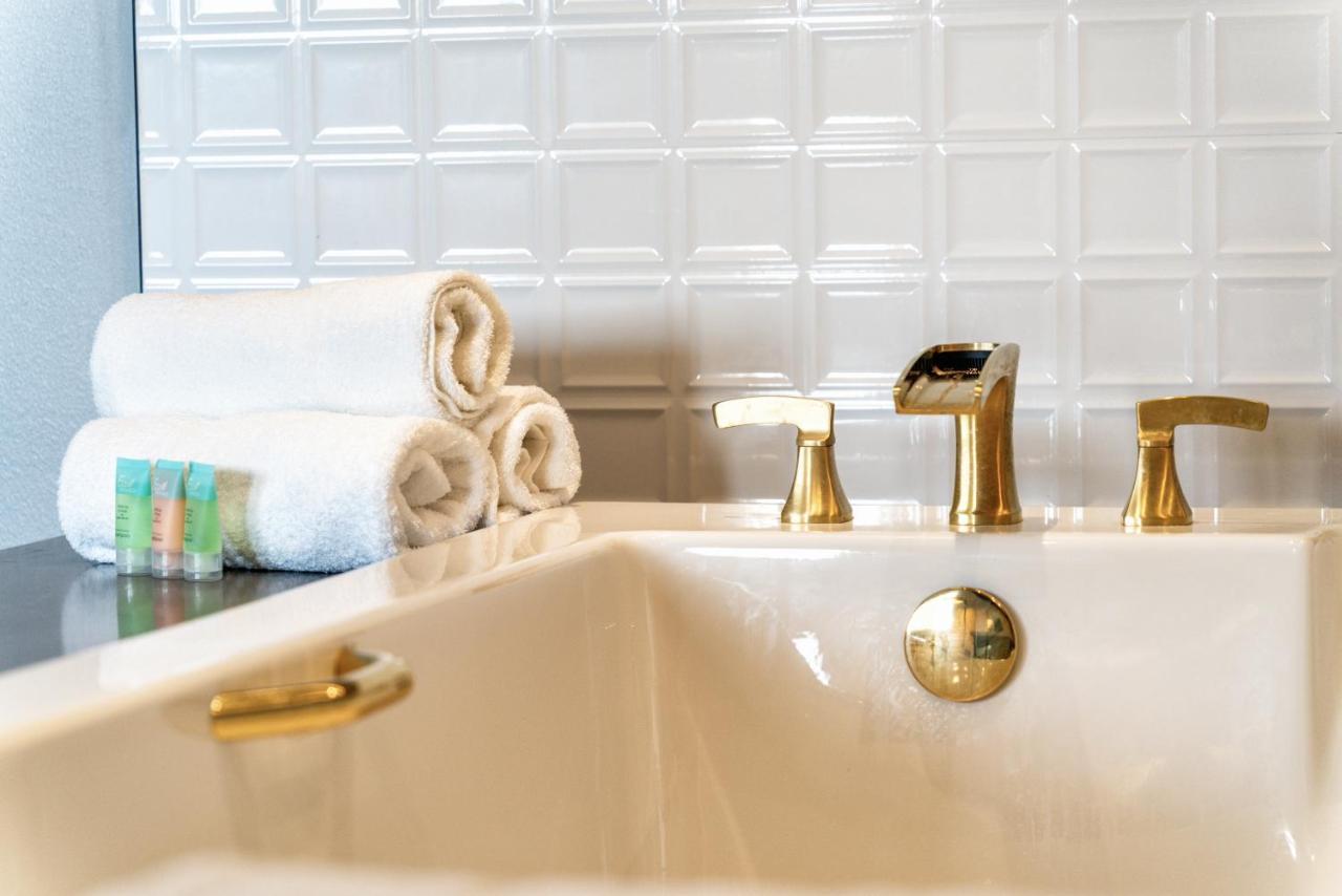 Aspire Inn Studios & Spas Bellflower Luaran gambar