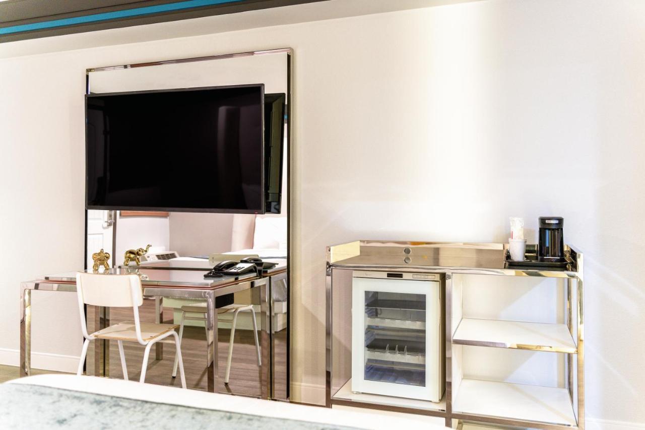 Aspire Inn Studios & Spas Bellflower Luaran gambar