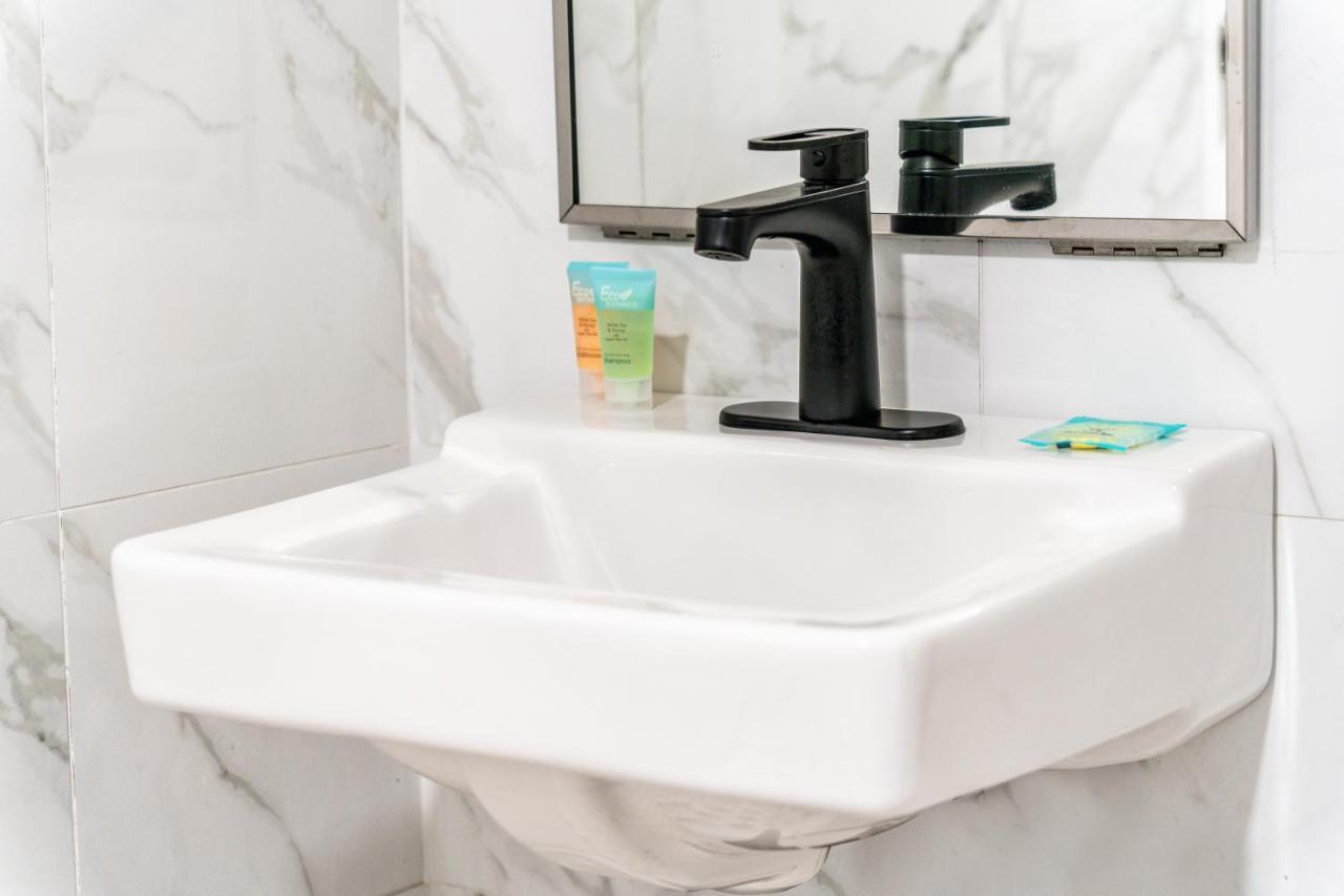 Aspire Inn Studios & Spas Bellflower Luaran gambar